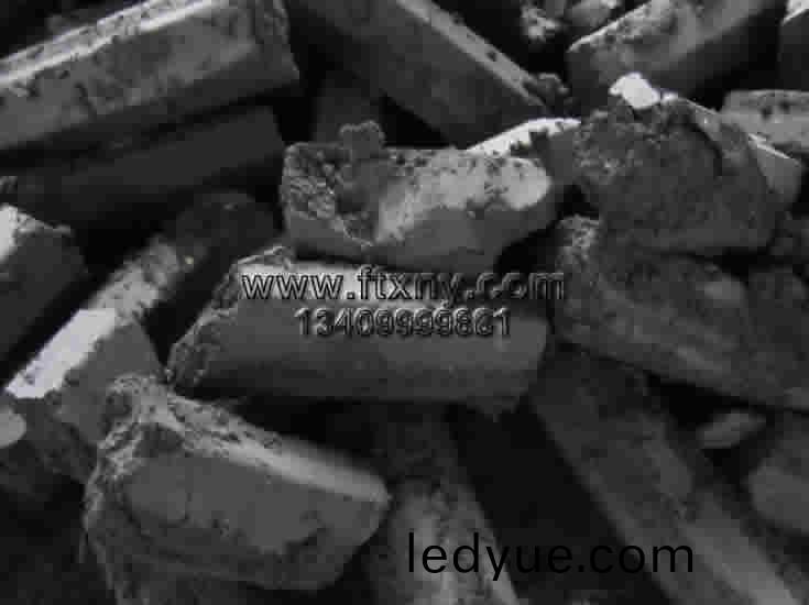 碳(tan)粉塊狀顆粒(li)燃料