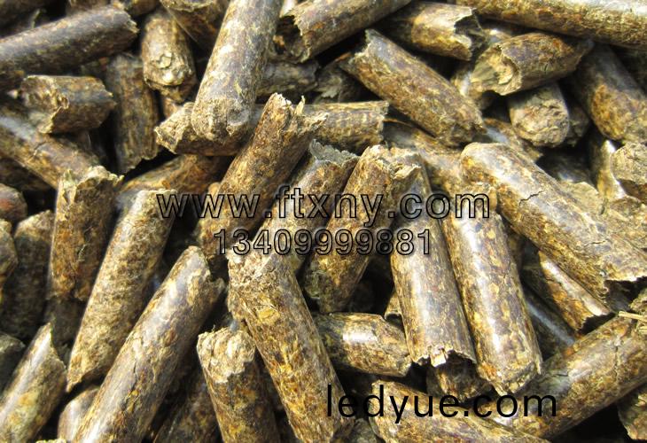 稭(jie)稈顆(ke)粒機壓製(zhi)的辢(la)椒(jiao)稭(jie)稈顆(ke)粒(li)燃料(liao)