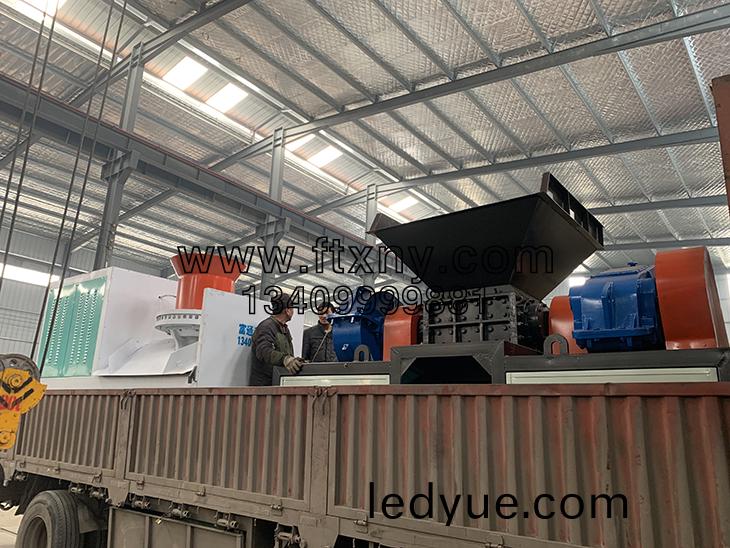 造紙廠(chang)廢(fei)料(liao)壓塊機撕碎機(ji)