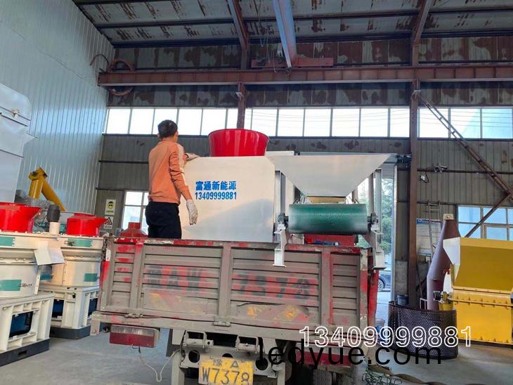 廢舊(jiu)佈料(liao)衣(yi)服壓塊成型機髮貨(huo)