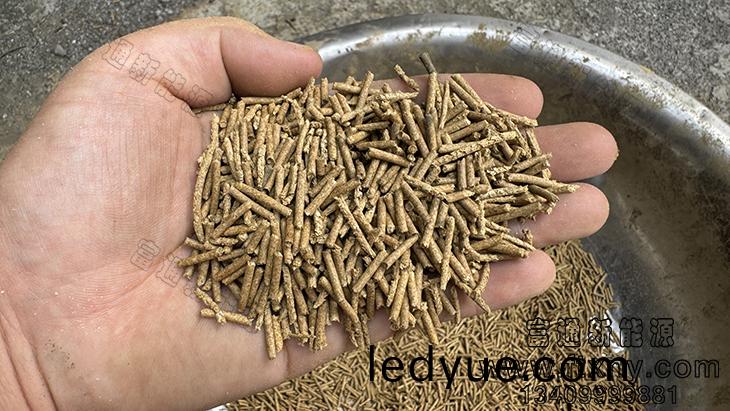 鬆木木(mu)粉(fen)貓砂顆粒(li)機