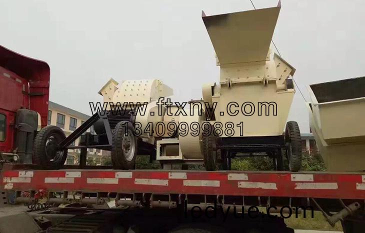 大型(xing)木材(cai)粉碎(sui)機髮貨(huo)