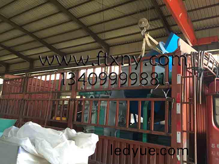 稭(jie)稈顆粒機(ji)生産線(xian)髮貨(huo)